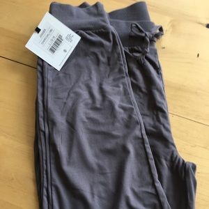 NWT Agnes & Dora gray joggers. Size L.